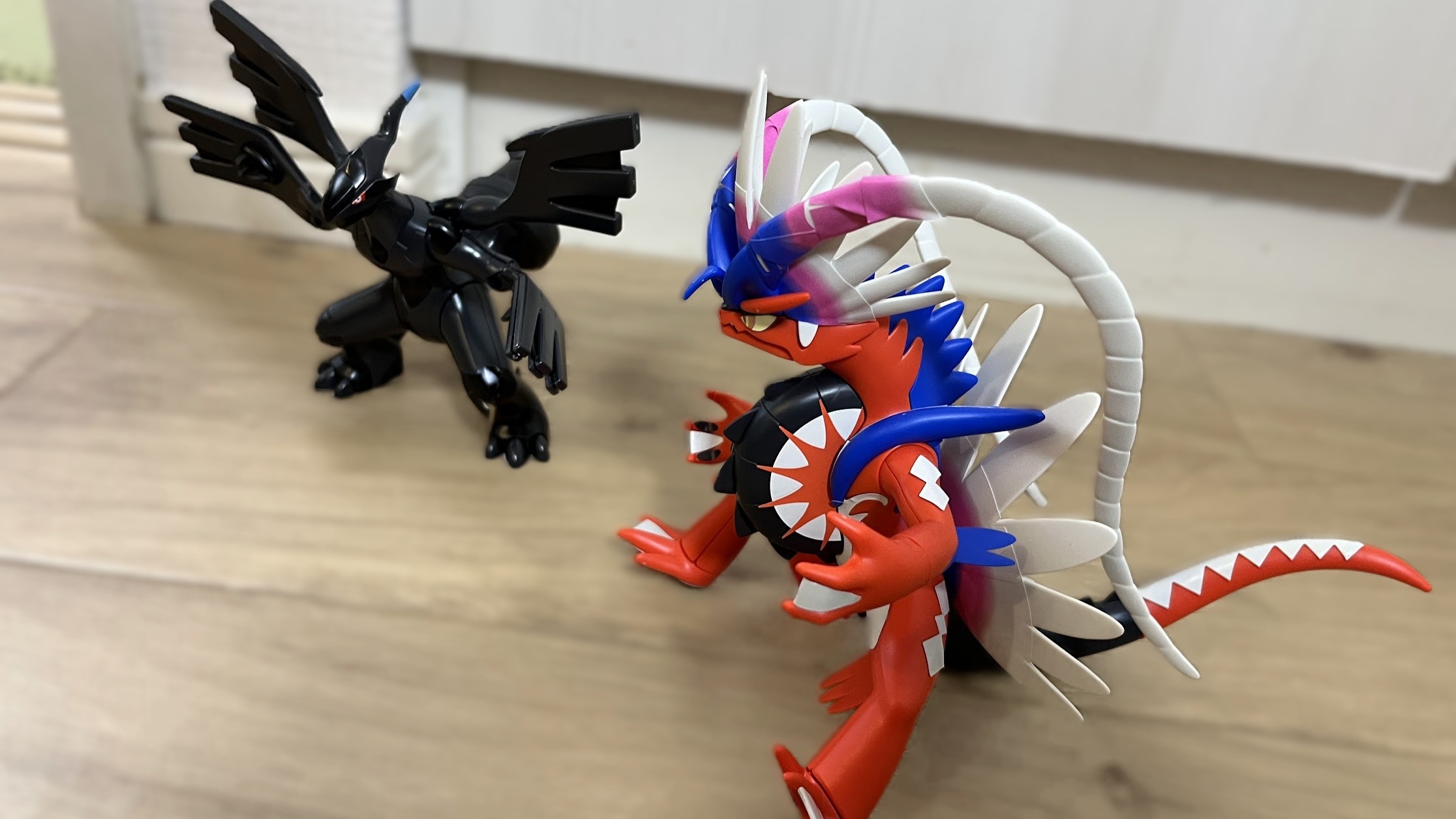 我が家で作ったゼクロム(左)とコライドン(右)